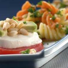 Recept: Fusillisalade met avocado, tomaat en mozzarella