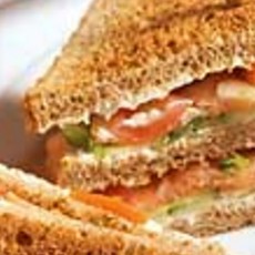 Recept: Clubsandwich met zalm en kruidenroomkaas Recept: Clubsandwich met zalm en kruidenroomkaas