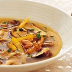 Recept: Krachtige paddestoelenbouillon Recept: Krachtige paddestoelenbouillon