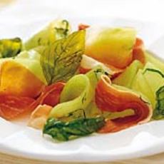 Recept: Meloenkrullen met parmaham en basilicum