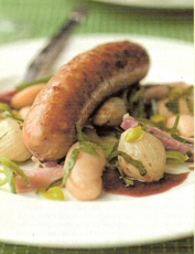 Recept: Kalfsworst met gestoofde prei en witte bonen