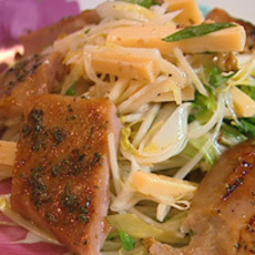 Recept: Salade met witlof en geroosterde ham Recept: Salade met witlof en geroosterde ham