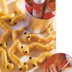 Recept: Broodslangen met worstjes Recept: Broodslangen met worstjes
