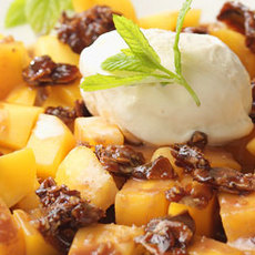 Recept: Mangosalade met gebrande amandelen roomijs en 