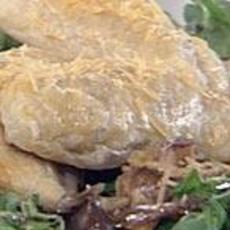 Recept: Krokante kaaspasteitjes op paddestoelensalade 