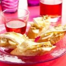 Recept: Briecrostini met appelen walnoot