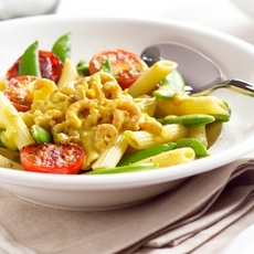 Recept: Penne met sugarsnaps, tomaat en Hollandse garnalen