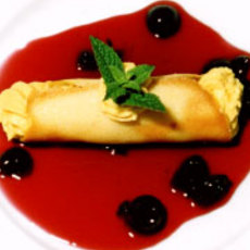 Recept: Parijse hoorn met mango-mousse en amareno-kersensa Recept: Parijse hoorn met mango-mousse en amareno-kersensa
