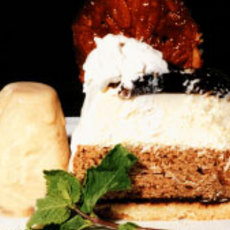 Recept: Taartje van witte chocolade en peperkoek, roomijs Recept: Taartje van witte chocolade en peperkoek, roomijs