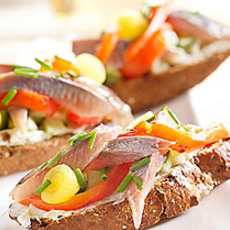 Recept: Bruschetta met haring en paprika