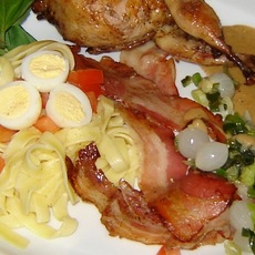 Recept: Gevulde kwartel met calvadossaus op een bedje tagl