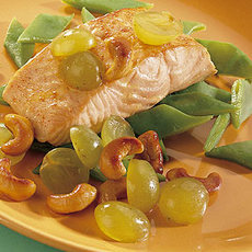 Recept: Gebakken zalmfilet met druiven en cashewnoten