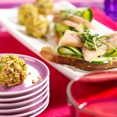 Recept: Feestelijke hapjes met paling en Hollandse garnale