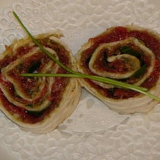 Recept: In sandwich opgerolde carpaccio met huisgemaakte p Recept: In sandwich opgerolde carpaccio met huisgemaakte p