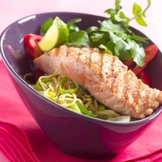 Recept: gegrilde zalm met gemarineerde komkommer