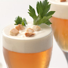 Recept: Krachtige runderbouillon bedekt met een schuimig l