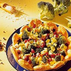 Recept: Kleurige bladerdeegbloem met groenten en makreel