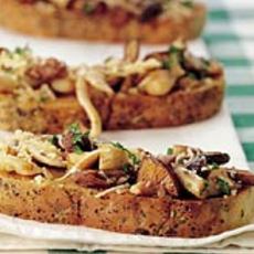 Recept: Foccacia crostini met paddestoelen Recept: Foccacia crostini met paddestoelen
