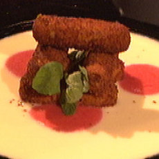 Recept: Fruitkroket met slagroom, vanillevla (en vlekken Recept: Fruitkroket met slagroom, vanillevla (en vlekken