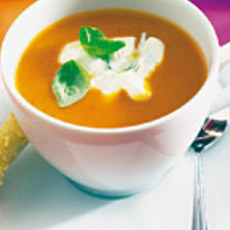 Recept: Mini-paprikasoepje met basilicumroom