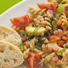 Recept: Lauwwarme pastasalade met garnalen en tonijn..... Recept: Lauwwarme pastasalade met garnalen en tonijn.....