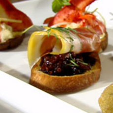 Recept: Feestelijke crostini's met olijvenpralines