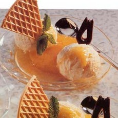 Recept: ananasring met ijs en warme ananassaus
