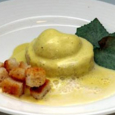 Recept: Amuse van schuimige bloemkool mousse met kerrie-ij Recept: Amuse van schuimige bloemkool mousse met kerrie-ij
