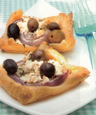 Recept: Minipizza met feta en rode ui Recept: Minipizza met feta en rode ui