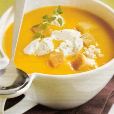 Recept: Pittige wortelsoep met geitenkaas