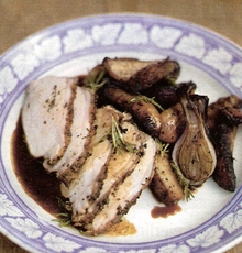 Recept: Varkensrollade, uien en aardappelen met balsamico