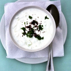 Recept: Cacik = Yogurt mint ,knoflook