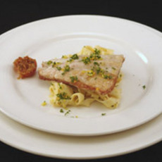 Recept: Zeebaars met gremolata en tagliatelle Recept: Zeebaars met gremolata en tagliatelle
