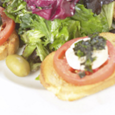 Recept: Canap�s met mozzarella, tomaat en pesto