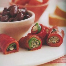 Recept: Paprikarolletjes gevuld met geitenkaas, basilicum Recept: Paprikarolletjes gevuld met geitenkaas, basilicum