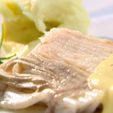 Recept: Gepocheerde rog met hollandaise saus