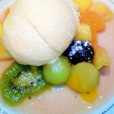 Recept: Dessert van gemengd fruit en vanilleroomijs