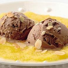 Recept: Chocoladeijs met verse mangosaus