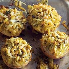 Recept: Gevulde uien met rijst en pijnboompitten