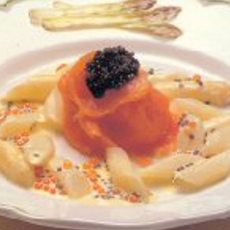 Recept: Kroon van Gestoomde Asperges met Gerookte zalm