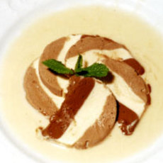 Recept: chocoladeterrine in drie lagen met een witte choco Recept: chocoladeterrine in drie lagen met een witte choco