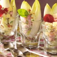 Recept: Lofbloem gevuld met een kaassalade met een dressin