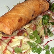 Recept: Loempia met Stilton op een salade van witlof met r