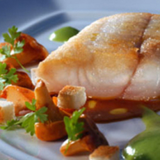 Recept: Gerookte zeewolf met erwtenmousseline en gebakken Recept: Gerookte zeewolf met erwtenmousseline en gebakken