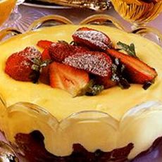 Recept: Citroen-passievruchten-syllabub met rode vruchten Recept: Citroen-passievruchten-syllabub met rode vruchten
