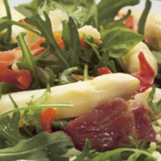 Recept: Aspergesalade met gedroogde ham