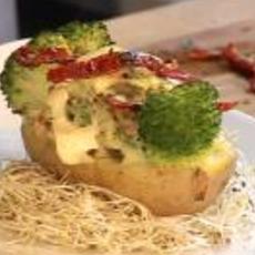 Recept: Opgevulde aardappel met champignon-broccolimengsel