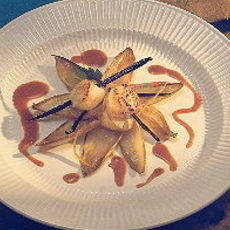 Recept: St. jacobsmossdelen met vanille, witlof en gember 