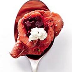 Recept: Rosbiefroosjes met biet en mierikswortel
