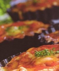 Recept: Vistaartje van bladerdeeg met tomaat en kaas 